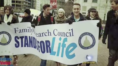 {\an8}[narrator] Two years ago, Josh
accepted a high profile job - Shiny Happy People: Duggar Family Secrets