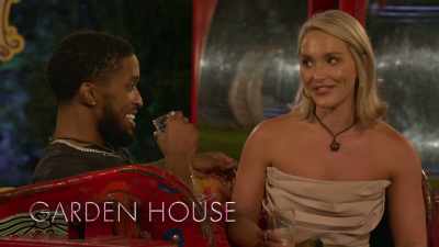 {\an8}[Nikki off screen] Your twins
are on the exact same date - Twin Love