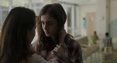 {\an8}-No dad?
- I'm sorry, work. - To the Bone