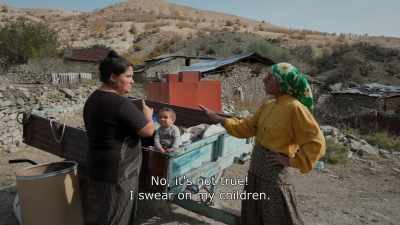 {\An8}No, it's not true!
I swear on my children. - Honeyland