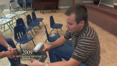 {\an8}- Oh.
- About the birds and the bees. - Shiny Happy People: Duggar Family Secrets