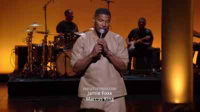 {\an8}- ♪ Oh ♪
♪ Oh, Lord ♪ - Jamie Foxx: What Had Happened Was...