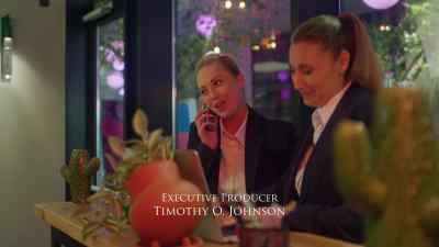 {\an8}OK, great, we will send
somebody up for your luggage. - A Greek Recipe for Romance