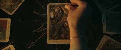 {\an8}Okay, your horoscope
is showing me - Tarot