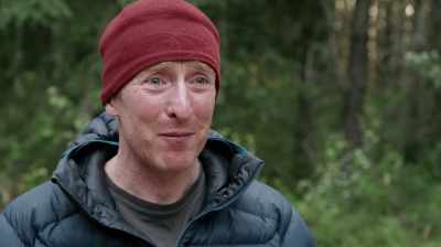{\an8}One could say that, "Well,
it's crazy and irresponsible - The Alpinist
