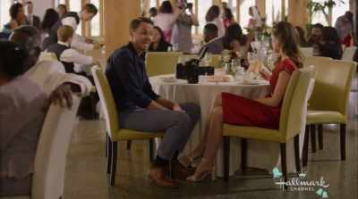 {\an8}Ooh. - The Last Bridesmaid