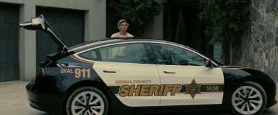 {\an8}Patrick. Whose car is this? - Companion