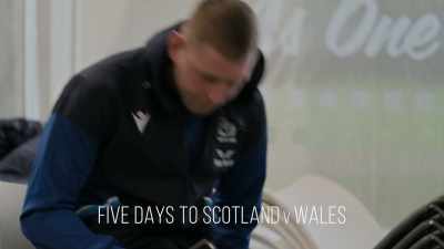 {\an8}[players laughing] - Six Nations: Full Contact
