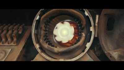 {\an8} [powering up] - The Man Who Fell to Earth