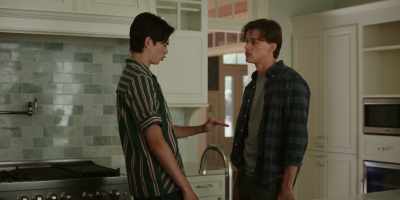 {\an8}Right about there. - The Summer I Turned Pretty