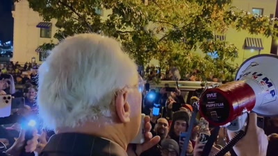 {\an8}Roger Stone: They tell
us this election is over. - This Place Rules