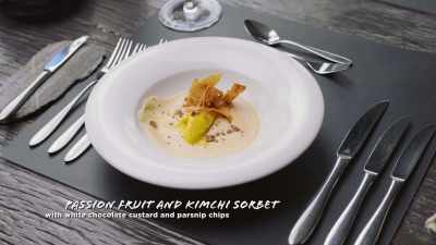 {\an8}ROGIER: The last little
trial is this caramelized - Restaurants at the End of the World