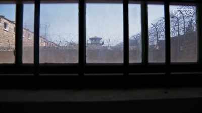 {\an8}♪♪ - I Was a Teenage Felon