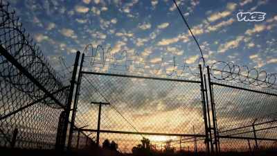{\an8}♪♪ - I Was a Teenage Felon