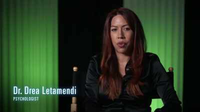 {\an8}She is formidable, - Aliens Expanded