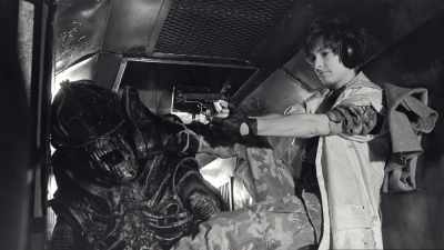{\an8}She knew how to shoot
and she was small like me - Aliens Expanded