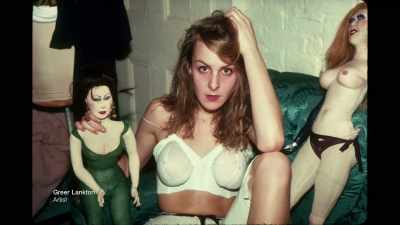 {\an8}She was making her dolls all
the time, working constantly. - All the Beauty and the Bloodshed
