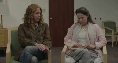 {\an8}She moved in with her father
18 months ago. - To the Bone