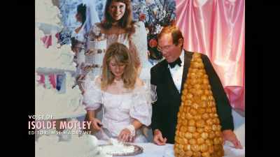{\an8}She was promoting
the Weddings book. - Martha