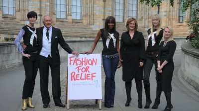 {\an8}She's working on many,
many humanitarian causes - The Super Models
