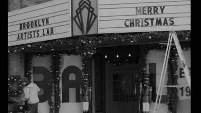 {\an8}[shutter clicking] - Friends & Family Christmas