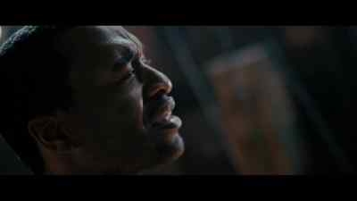 {\an8} [sniffs] - The Man Who Fell to Earth