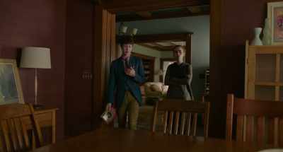 {\an8}-So, you do chores to get points?
- Among other things, yes. - To the Bone