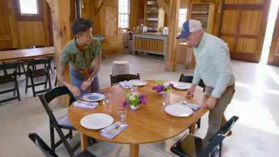 {\an8}So, do you get nervous when
guests start to arrive, and - Restaurants at the End of the World