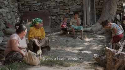 {\An8}So you feel her pain.
- She broke my teeth. - Honeyland