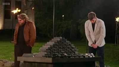 {\an8}So, that’s two votes
for Phaedra, - The Traitors