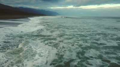 {\an8}[SOFT TENSE MUSIC PLAYING] - The Volcano: Rescue from Whakaari
