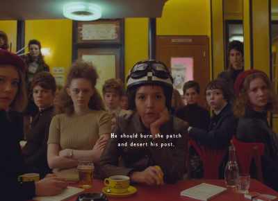 {\an8}(SPEAKING FRENCH) - The French Dispatch