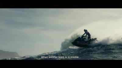 {\an8}[speaking Portuguese] - 100 Foot Wave
