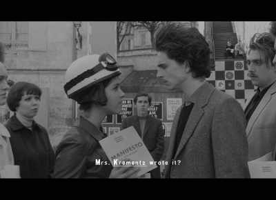 {\an8}(SPEAKS FRENCH) - The French Dispatch