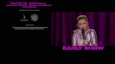 {\an8}- Stretch for five minutes.
- Stretch for five minutes?! - Taylor Tomlinson: Have It All