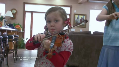 {\an8}(strings humming)
[Lara] When I was watching the Duggars, - Shiny Happy People: Duggar Family Secrets