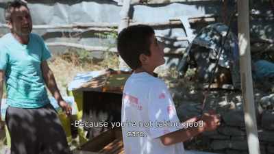 {\An8}Sure they don't.
- Because you're not taking good care. - Honeyland
