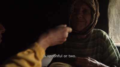{\An8}Take a bit.
A spoonful or two. - Honeyland