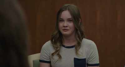 {\an8}"That's when she fainted on the bus." - To the Bone