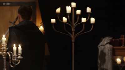 {\an8}The ball to mark your spot.
Next up, Parvati. - The Traitors