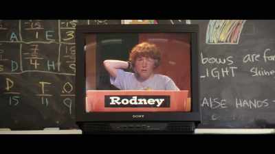 {\an8}The first one to get the question wrong,
their team loses. - Out of My Mind