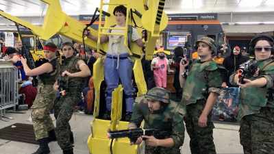 {\an8}The people are really,
really enthusiastic about - Aliens Expanded