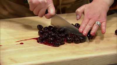 {\an8}The pitfall to these cherries, - Halloween Cookie Challenge