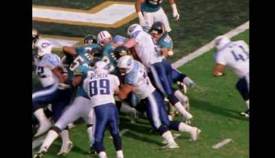 {\an8}The Titans looking
for the lead. McNair keeps it. Touchdown! - Untold: The Murder of Air McNair