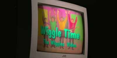 {\an8}[The Wiggles: "Hot Potato"] - Hot Potato: The Story of The Wiggles