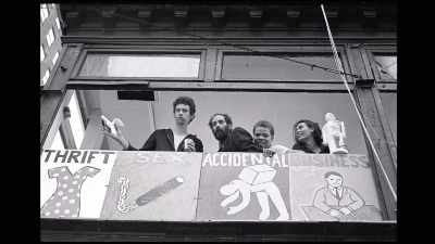 {\an8}There was graffiti, - All the Beauty and the Bloodshed