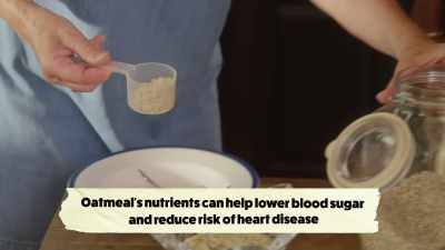 {\an8}This is actually
the one minute, - What Am I Eating? With Zooey Deschanel