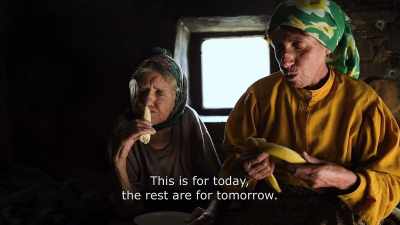 {\An8}This is for today,
the rest are for tomorrow. - Honeyland