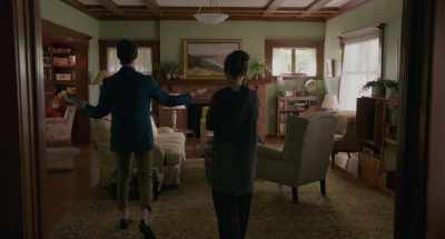 {\an8}This, as you can see, is a living room. - To the Bone