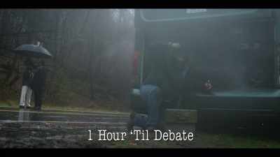 {\an8}[thunder rumbles] - The Girls on the Bus